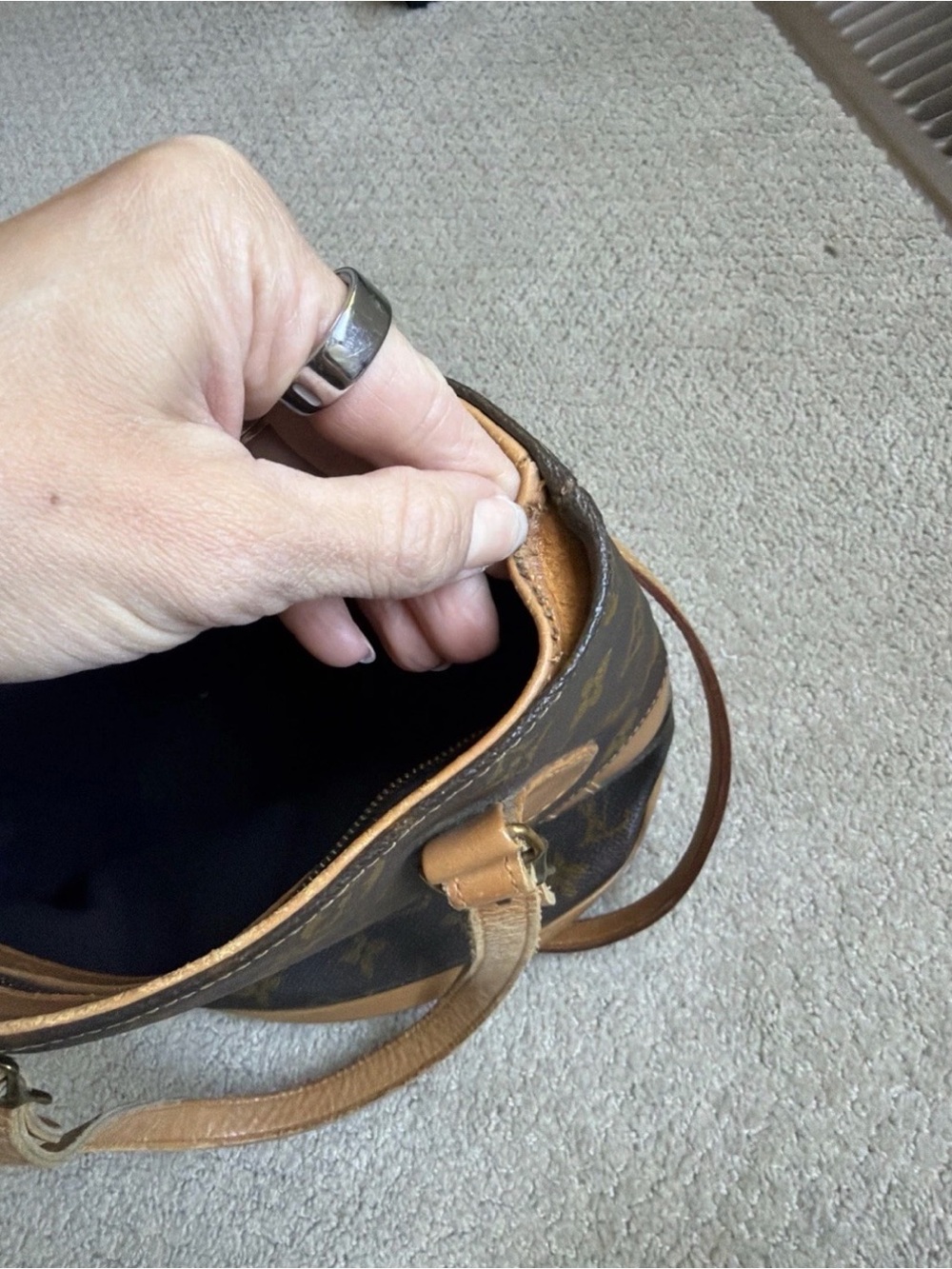Vintage Louis Vuitton Brown Monogram Bucket Bag with Pouch - Picture 7 of 7